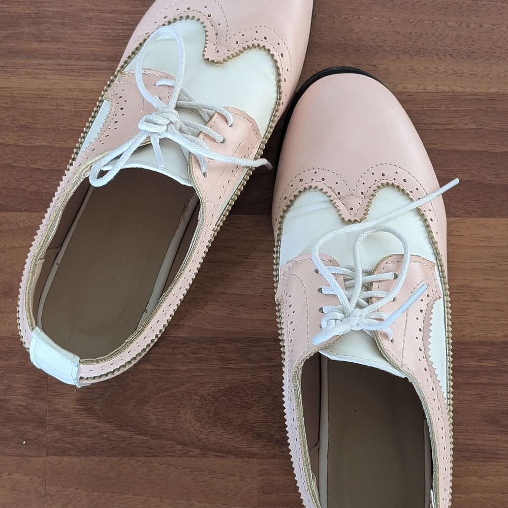 Elegant Pink and White Women's Oxford Shoes - Picture 3 of 4